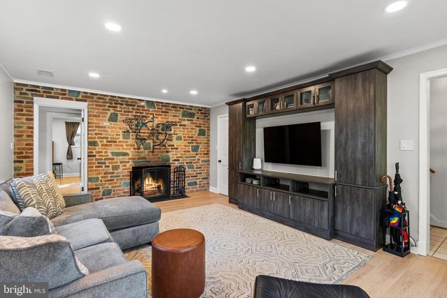 205 VASSAR PL, Alexandria, VA 22314