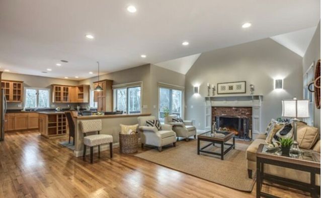48 Homsy Lane, Needham, MA 02494