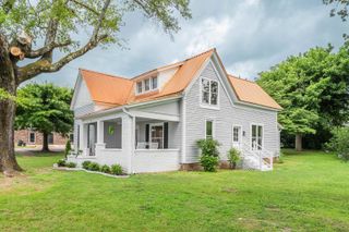 129 WARREN AVE, Selmer, TN 38375