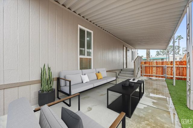 294 Florence Lane, Bakersfield, CA 93308