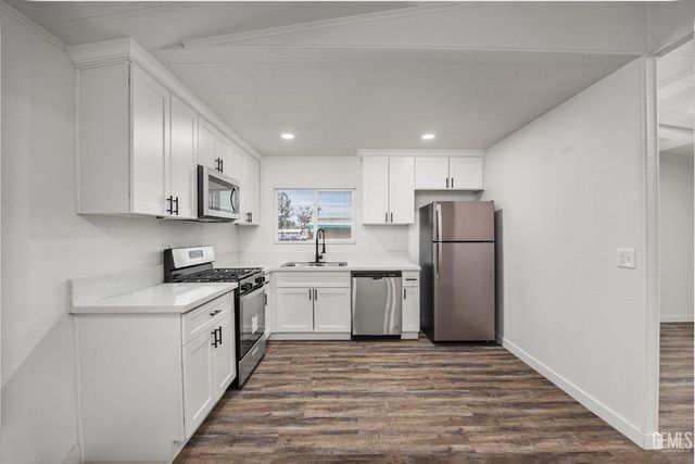 294 Florence Lane, Bakersfield, CA 93308