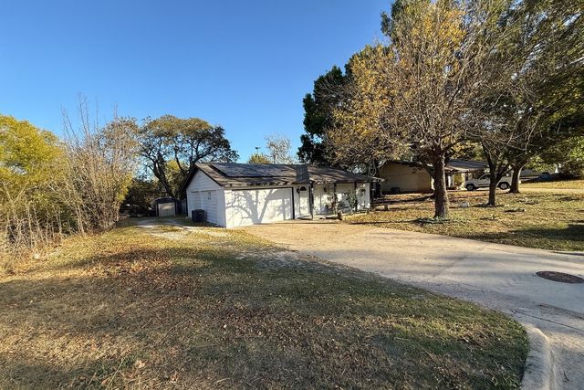 920 Crockett Street, Midlothian, TX 76065