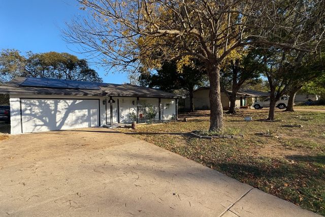 920 Crockett Street, Midlothian, TX 76065