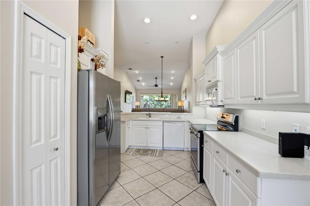 Image 18 of property listing at 5629 KEY LARGO COURT B06, Bradenton, FL 34203
