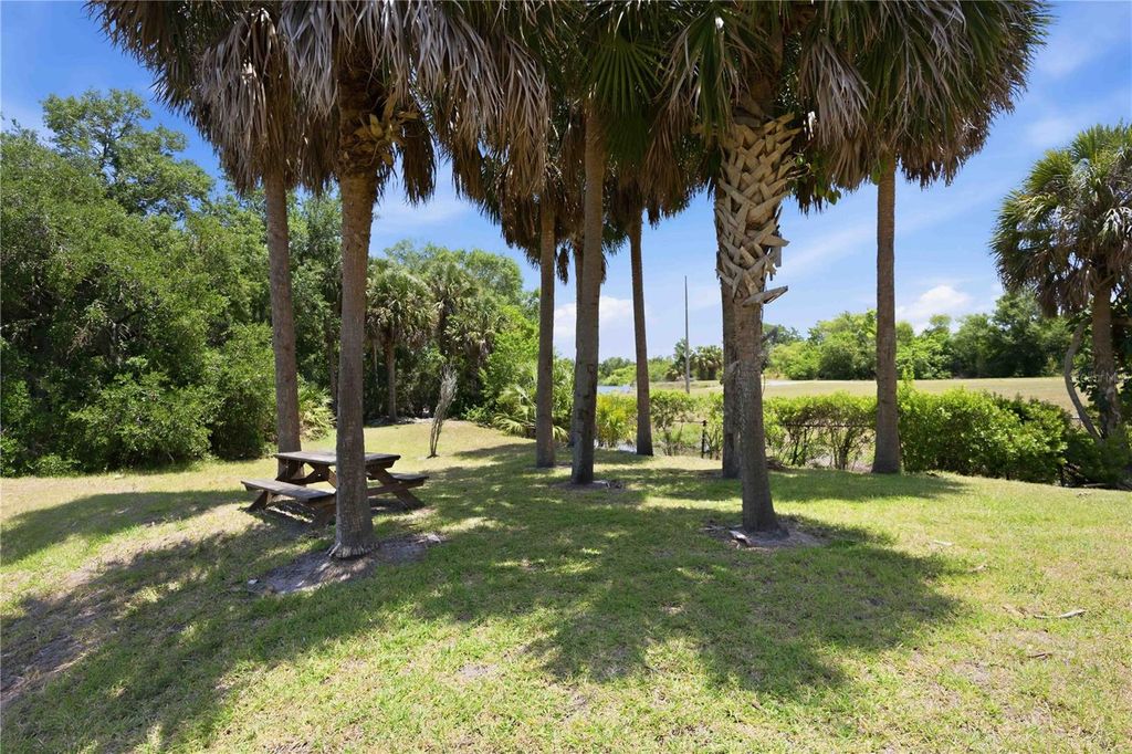 Image 40 of property listing at 5629 KEY LARGO COURT B06, Bradenton, FL 34203