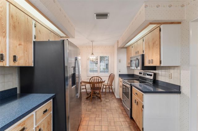 2064 SE 37TH COURT CIRCLE, Ocala, FL 34471