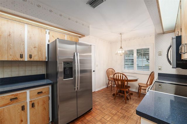 2064 SE 37TH COURT CIRCLE, Ocala, FL 34471