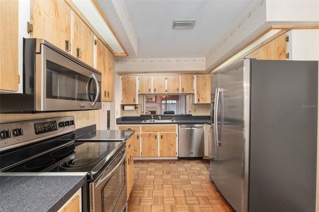 2064 SE 37TH COURT CIRCLE, Ocala, FL 34471