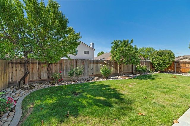 1924 Sunflower Ct, Modesto, CA 95356
