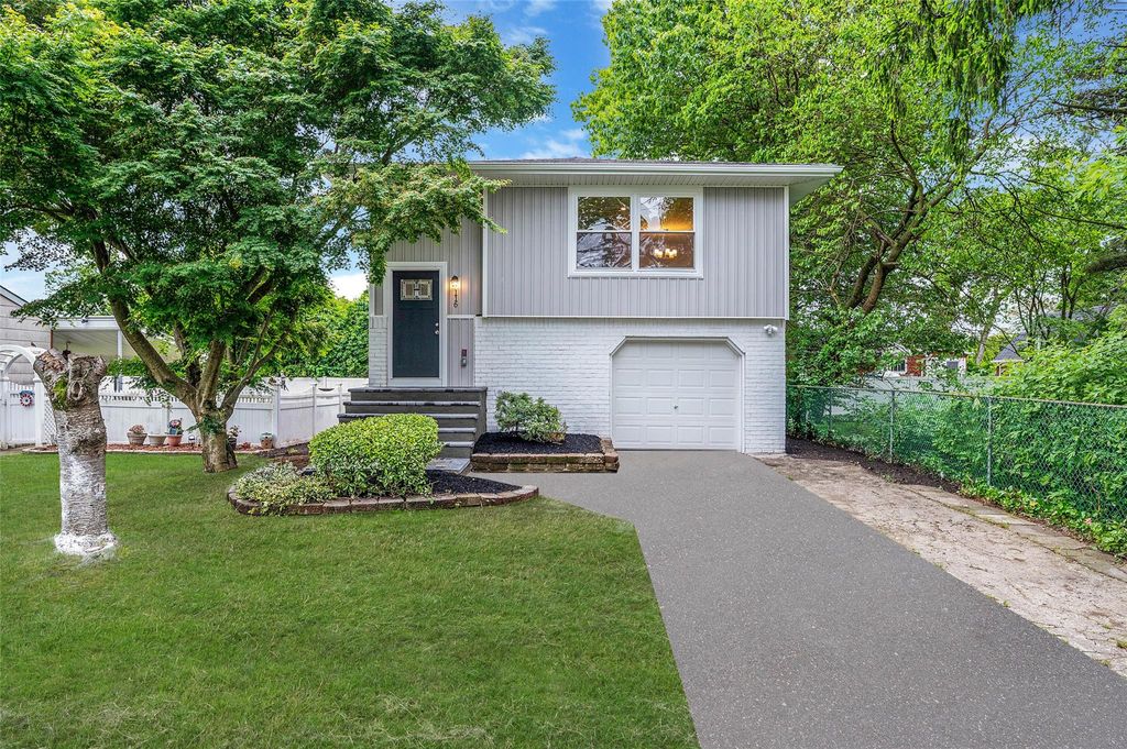 116 Amsterdam Avenue, West Babylon, NY 11704