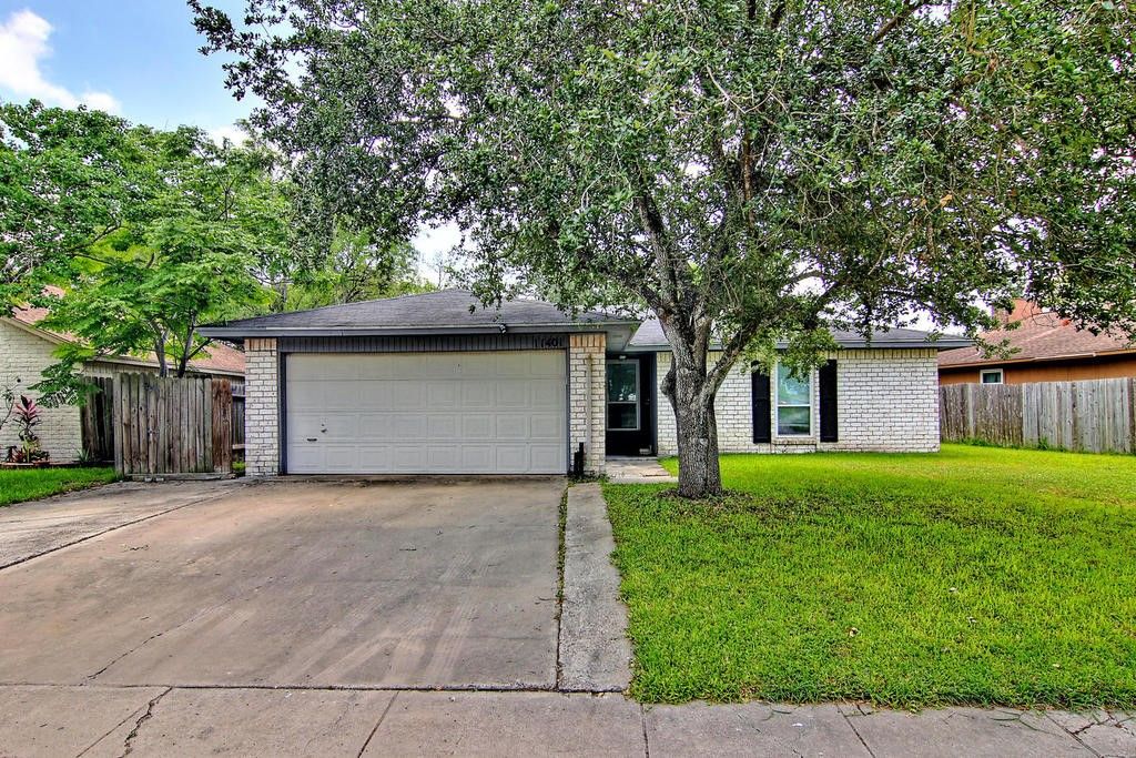 11401 Woodway Creek Dr, Corpus Christi, TX 78410
