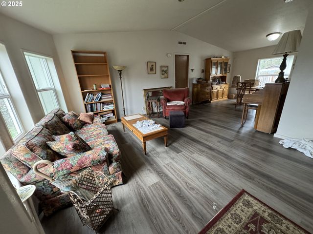 553 CAROL St, Lowell, OR 97452