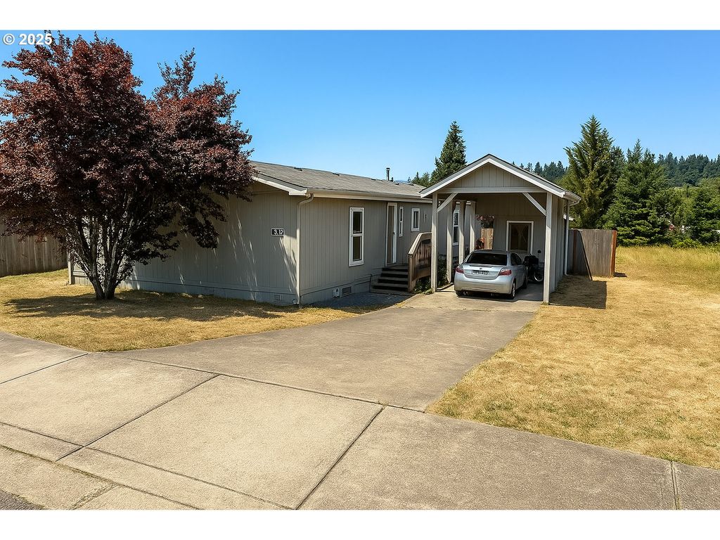 553 CAROL St, Lowell, OR 97452
