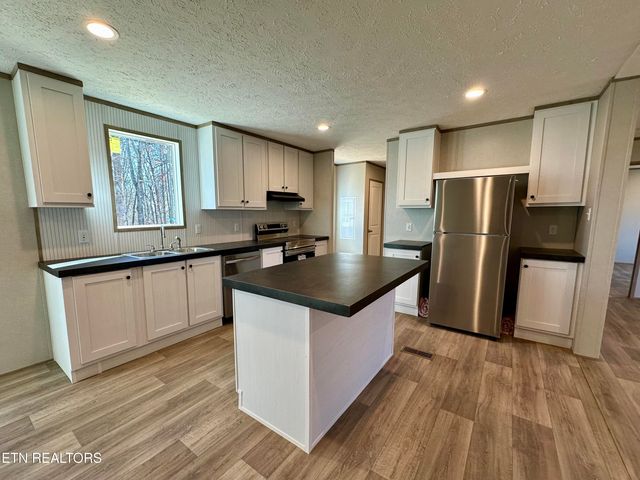 478 Skyline Drive, Harriman, TN 37748