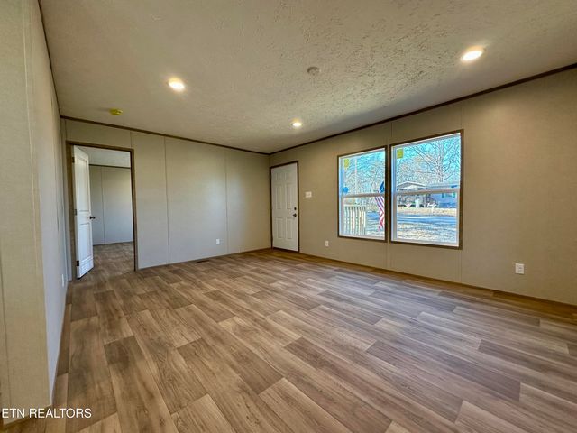 478 Skyline Drive, Harriman, TN 37748