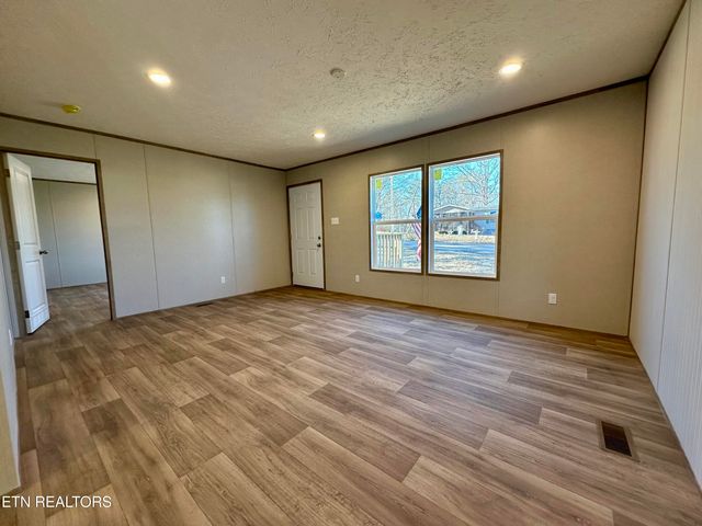 478 Skyline Drive, Harriman, TN 37748