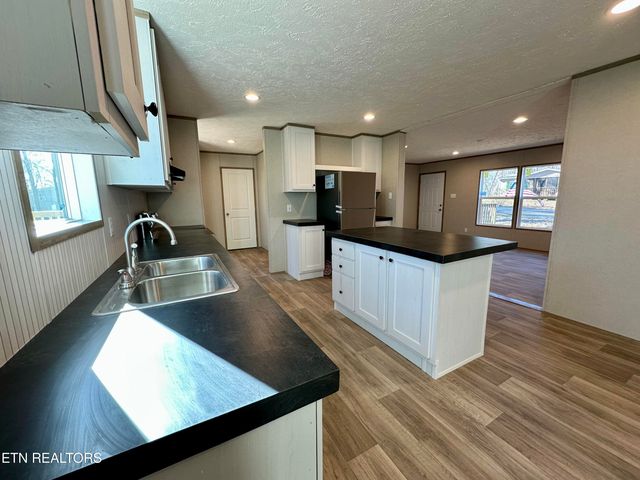 478 Skyline Drive, Harriman, TN 37748