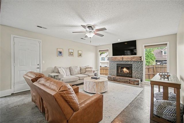 8501 N McDonald Avenue, Kansas City, MO 64153