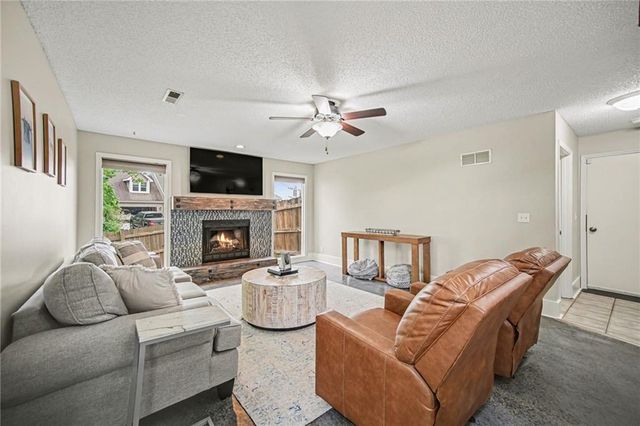 8501 N McDonald Avenue, Kansas City, MO 64153