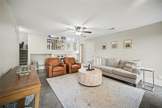 8501 N McDonald Avenue, Kansas City, MO 64153