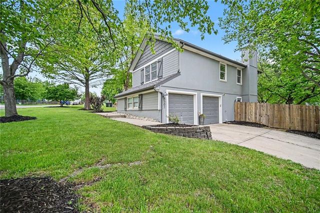 8501 N McDonald Avenue, Kansas City, MO 64153