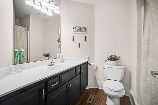 8501 N McDonald Avenue, Kansas City, MO 64153