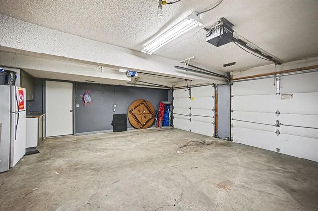 8501 N McDonald Avenue, Kansas City, MO 64153