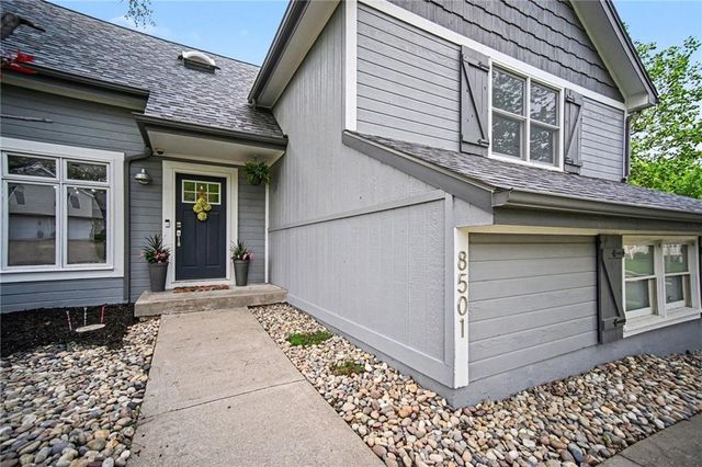 8501 N McDonald Avenue, Kansas City, MO 64153