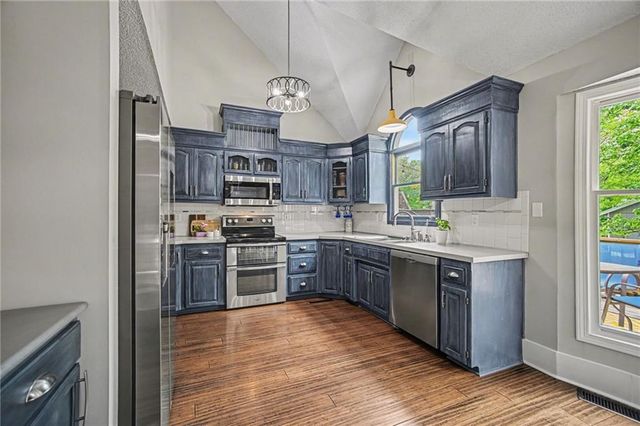 8501 N McDonald Avenue, Kansas City, MO 64153