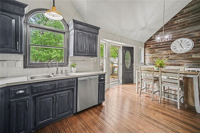 8501 N McDonald Avenue, Kansas City, MO 64153