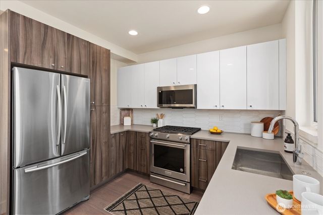 721 24th Avenue S, Seattle, WA 98144