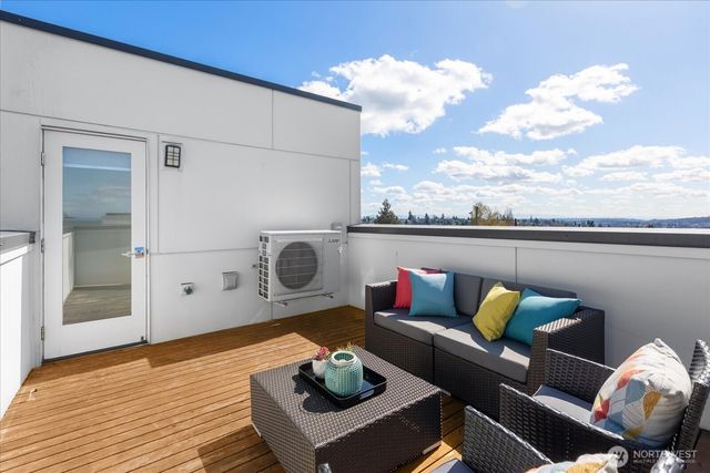 721 24th Avenue S, Seattle, WA 98144