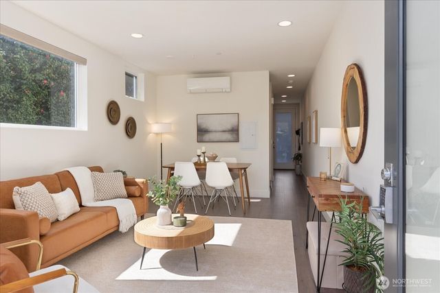 721 24th Avenue S, Seattle, WA 98144