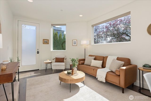 721 24th Avenue S, Seattle, WA 98144