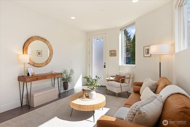 721 24th Avenue S, Seattle, WA 98144