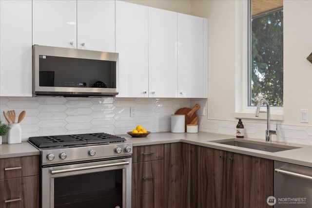 721 24th Avenue S, Seattle, WA 98144