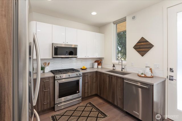 721 24th Avenue S, Seattle, WA 98144