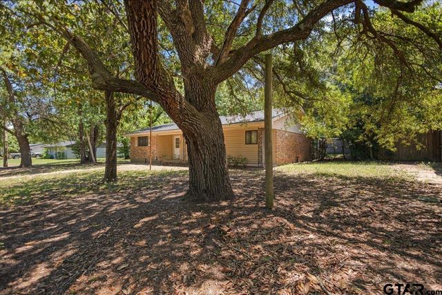 601 Ravenwood Drive, Athens, TX 75751