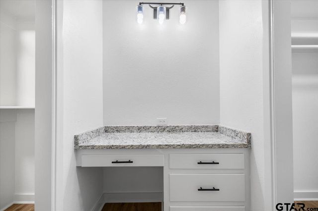 601 Ravenwood Drive, Athens, TX 75751