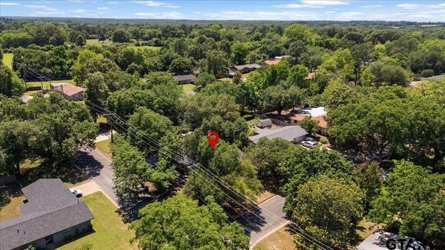 601 Ravenwood Drive, Athens, TX 75751