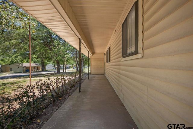 601 Ravenwood Drive, Athens, TX 75751