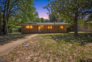 601 Ravenwood Drive, Athens, TX 75751
