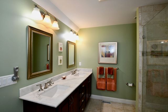 25 Carriage Ln 25, Duxbury, MA 02332