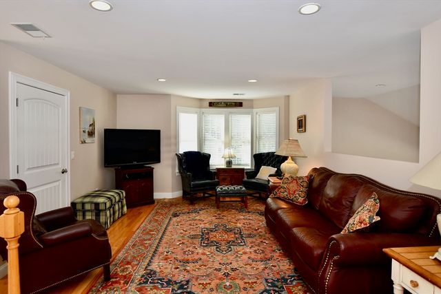 25 Carriage Ln 25, Duxbury, MA 02332