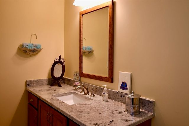 25 Carriage Ln 25, Duxbury, MA 02332