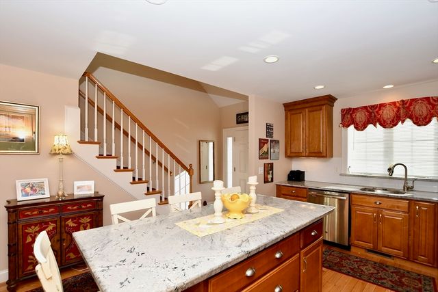 25 Carriage Ln 25, Duxbury, MA 02332