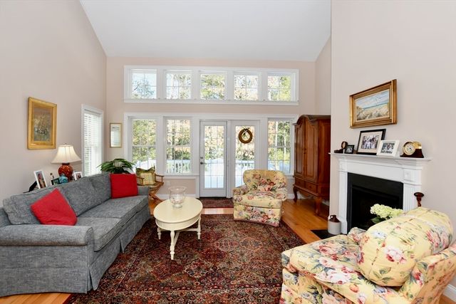 25 Carriage Ln 25, Duxbury, MA 02332