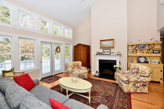 25 Carriage Ln 25, Duxbury, MA 02332