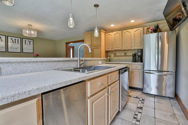 6 Phaneuf St, Middleton, MA 01949