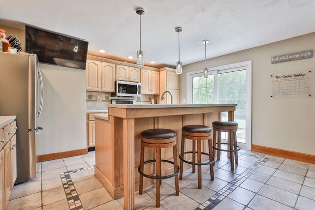 6 Phaneuf St, Middleton, MA 01949